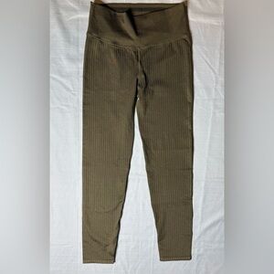 Good American Women’s Seamless Ribbed Core Power Legging Fog Dark Olive 3/4